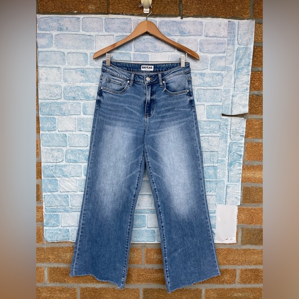 BAYEAS High -Rise Wide Leg Jeans with Frayed Hem size 28